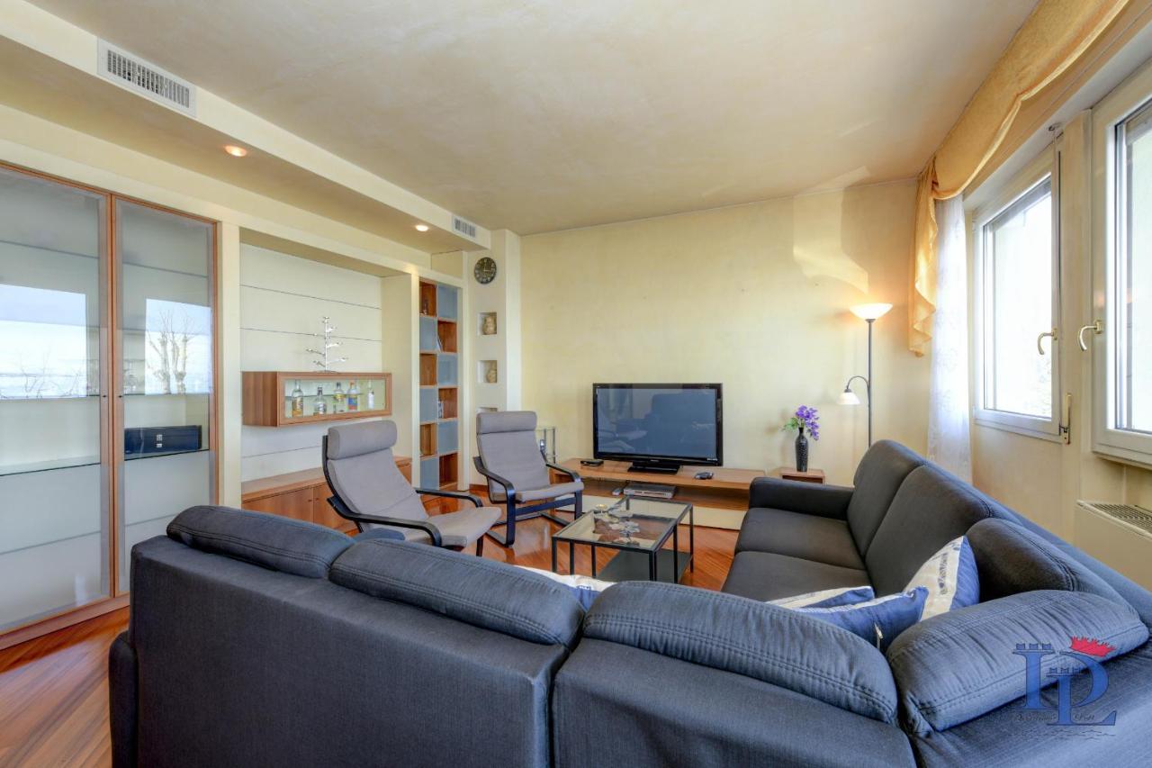 Desenzanoloft Official Partner Marriott Homes & Villas - Charming On The Lake Front Lake ديسينسانو ديل غاردا المظهر الخارجي الصورة